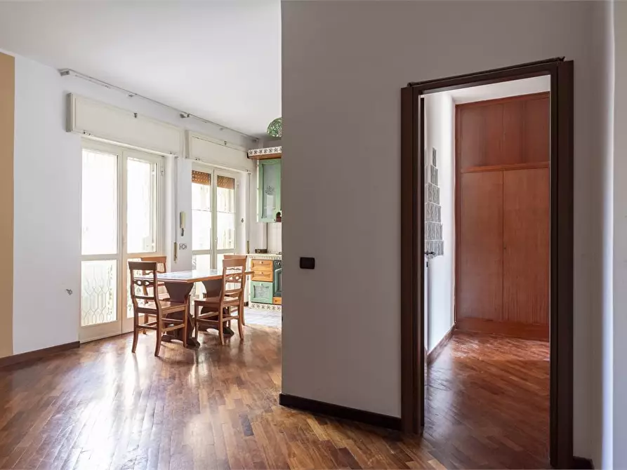 Immagine 9 di Appartamento in vendita  270 a Napoli