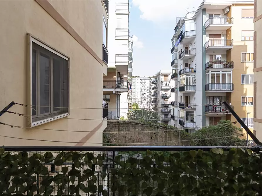Immagine 7 di Appartamento in vendita  270 a Napoli
