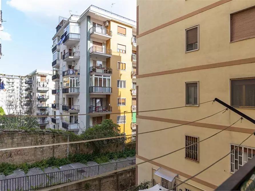 Immagine 8 di Appartamento in vendita  270 a Napoli