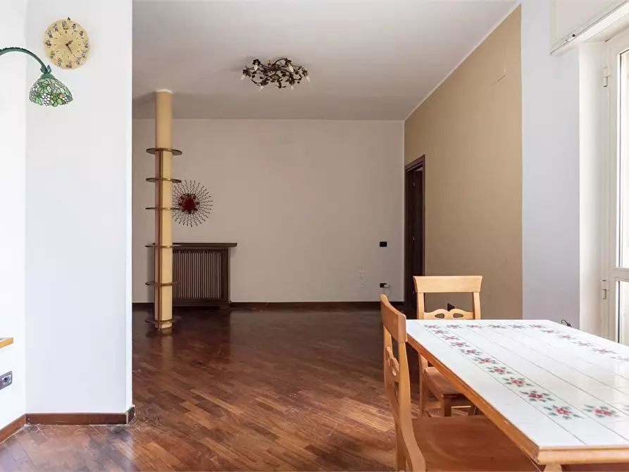 Immagine 6 di Appartamento in vendita  270 a Napoli