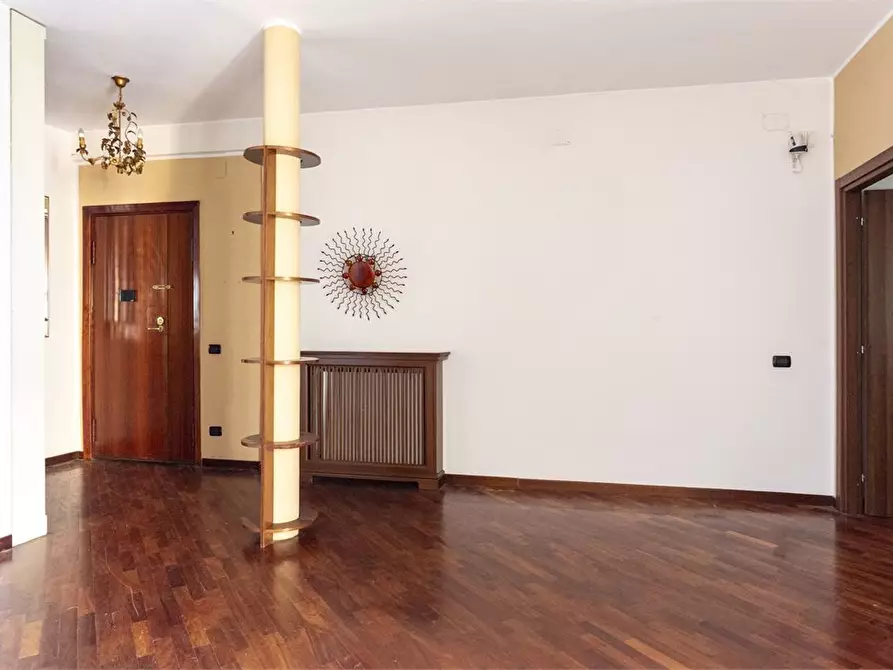 Immagine 4 di Appartamento in vendita  270 a Napoli