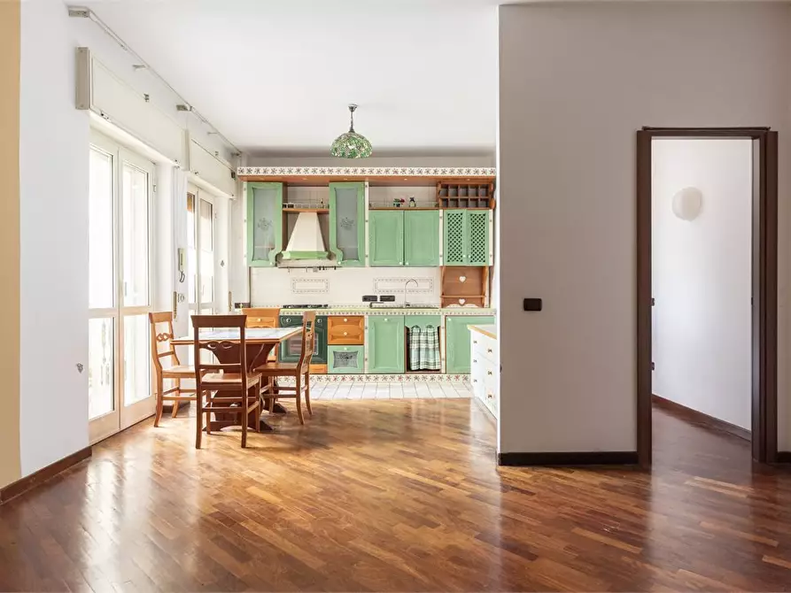 Immagine 2 di Appartamento in vendita  270 a Napoli