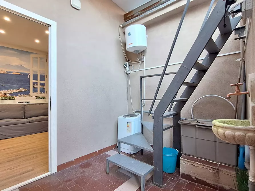 Immagine 8 di Appartamento in vendita  10 a Napoli