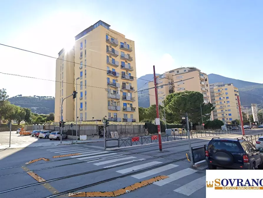 Immagine 2 di Appartamento in vendita  a Palermo