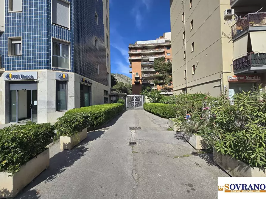 Immagine 9 di Appartamento in vendita  81 a Palermo