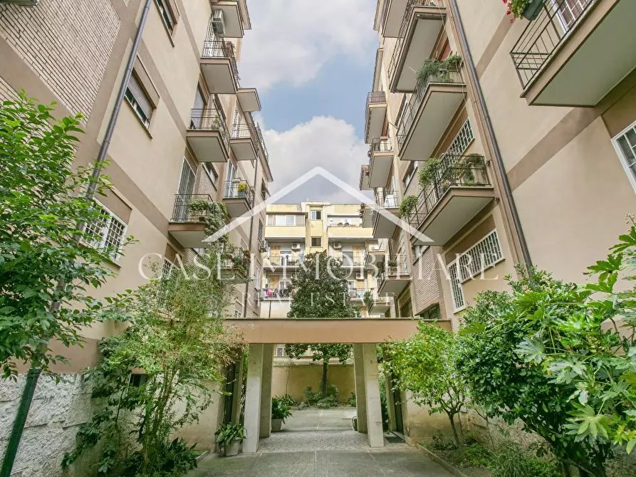 Immagine 1 di Appartamento in vendita  a Roma