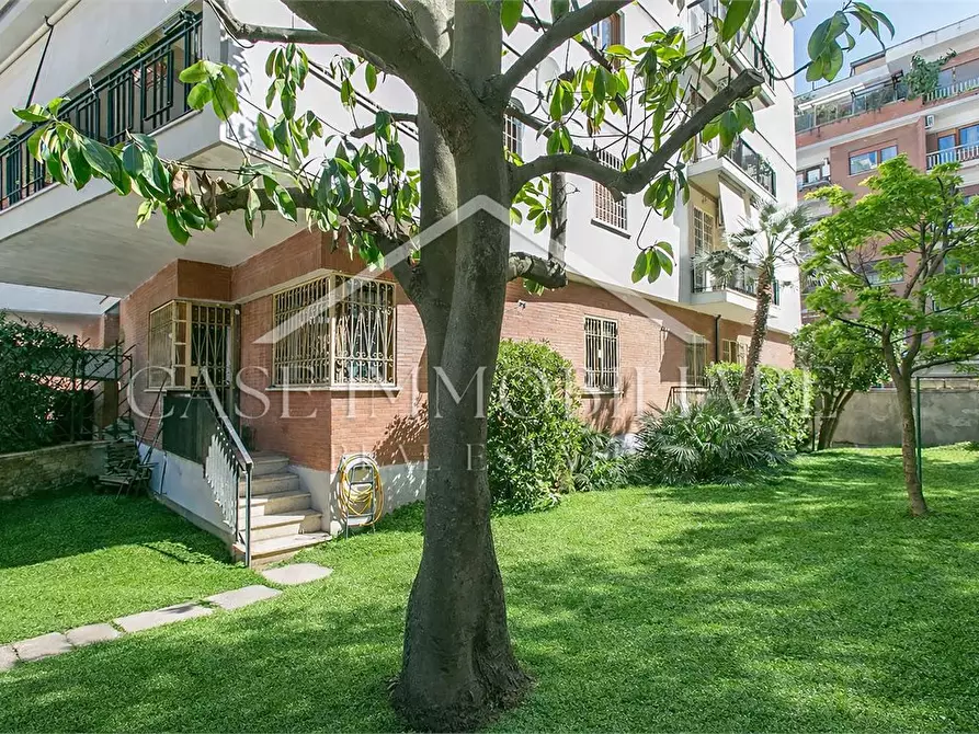 Immagine 1 di Appartamento in vendita  a Roma