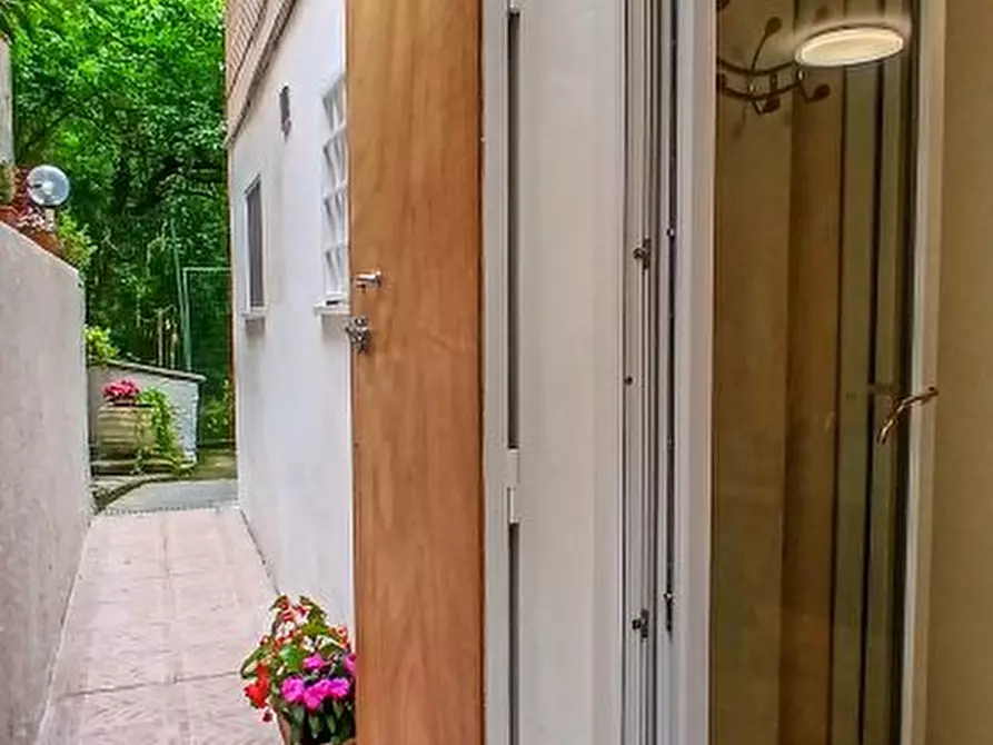 Immagine 5 di Appartamento in vendita  a Roma