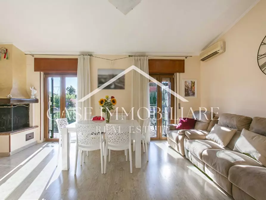 Immagine 1 di Appartamento in vendita  a Roma