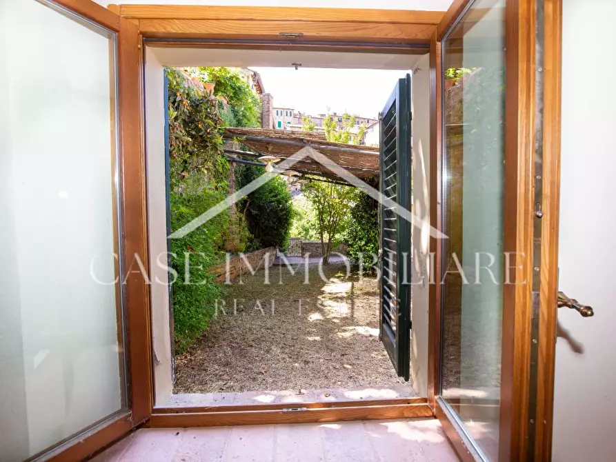 Immagine 5 di Appartamento in vendita  a Siena