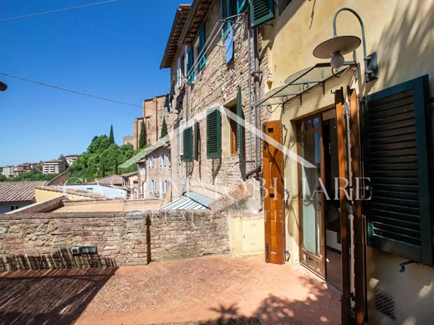 Immagine 10 di Appartamento in vendita  a Siena