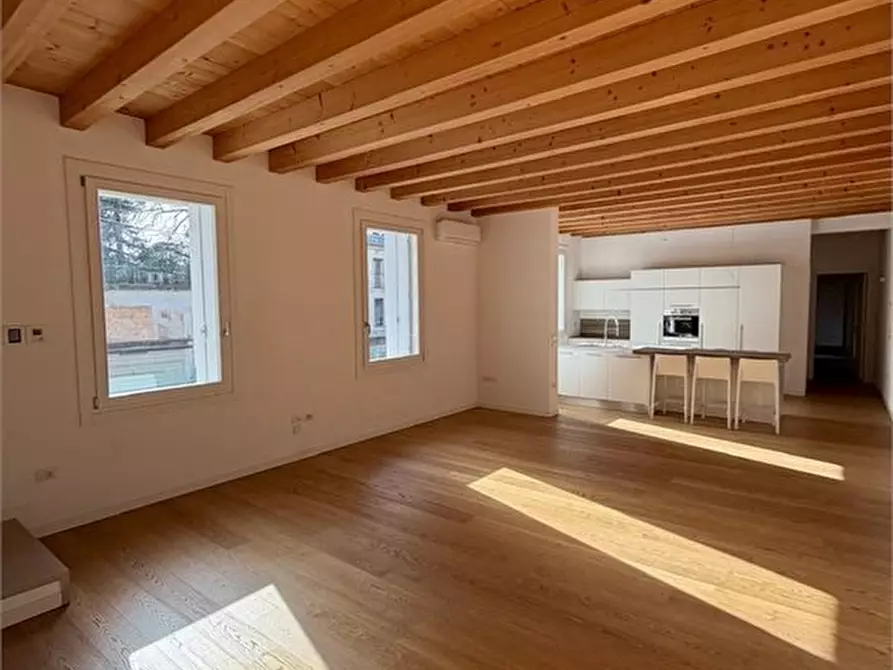 Immagine 2 di Appartamento in vendita  a Thiene