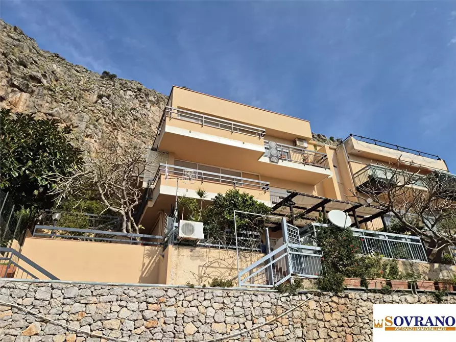 Immagine 1 di Villetta a schiera in vendita  a Palermo