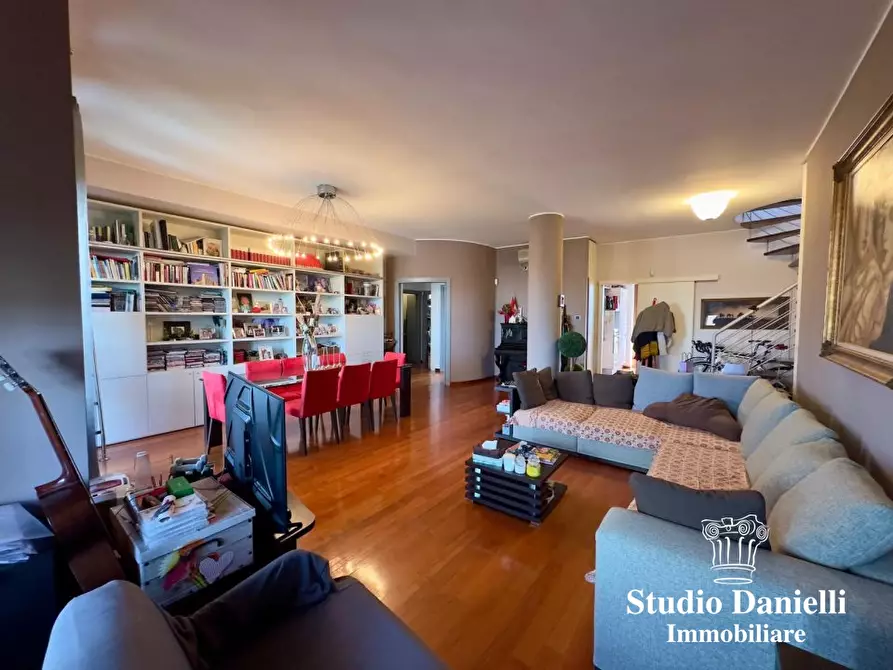 Immagine 2 di Attico in vendita  34 a Monza