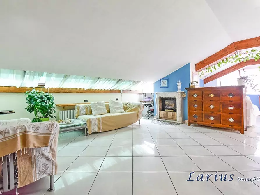 Immagine 8 di Attico in vendita  a Erba