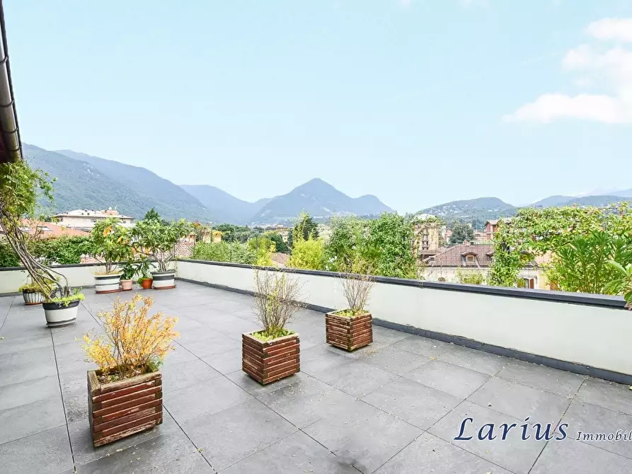 Immagine 5 di Attico in vendita  a Erba