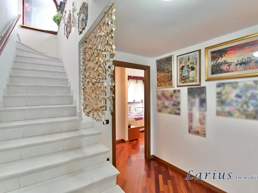 Immagine 10 di Attico in vendita  a Erba