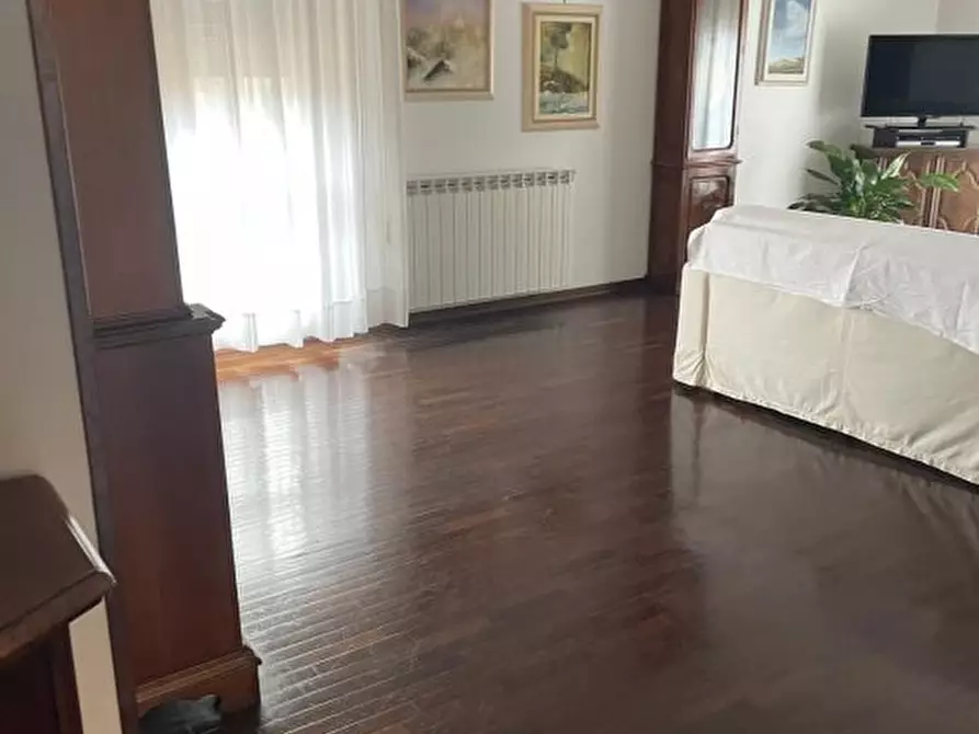 Immagine 2 di Attico in vendita  23 a Carrara