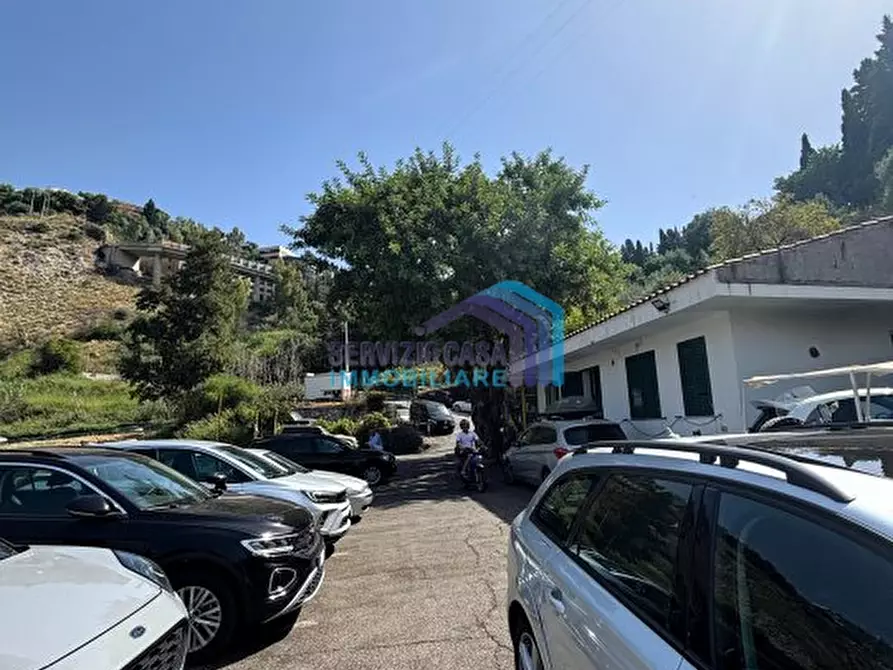 Immagine 9 di Negozio in vendita  a Taormina