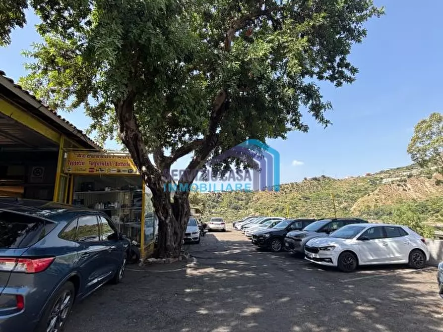 Immagine 10 di Negozio in vendita  a Taormina