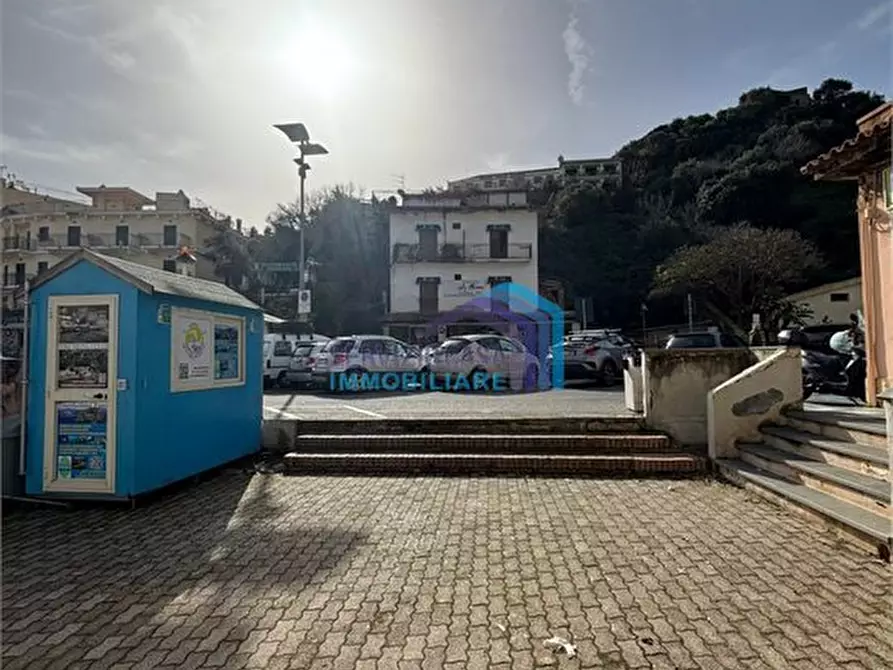 Immagine 8 di Negozio in vendita  a Taormina