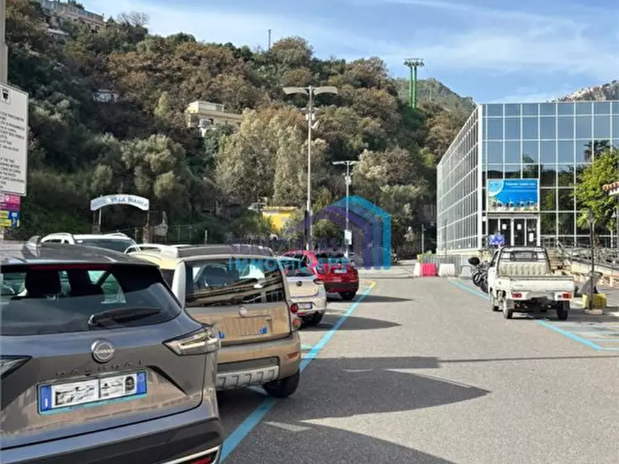 Immagine 6 di Negozio in vendita  a Taormina