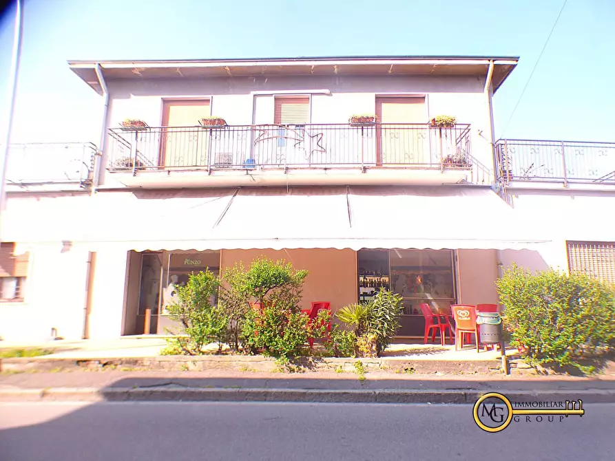 Immagine 4 di Negozio in vendita  a Melzo