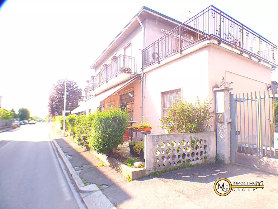 Immagine 2 di Negozio in vendita  a Melzo