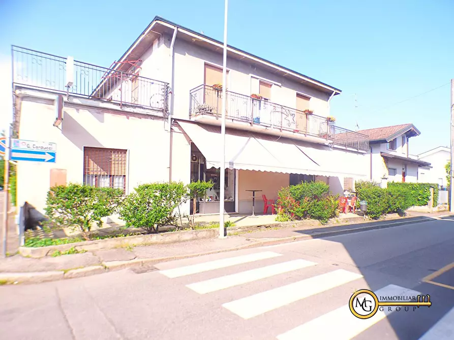 Immagine 1 di Negozio in vendita  a Melzo