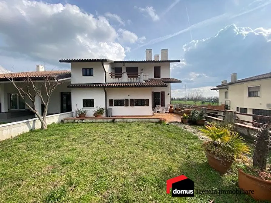 Immagine 1 di Casa semindipendente in vendita  a Carrè