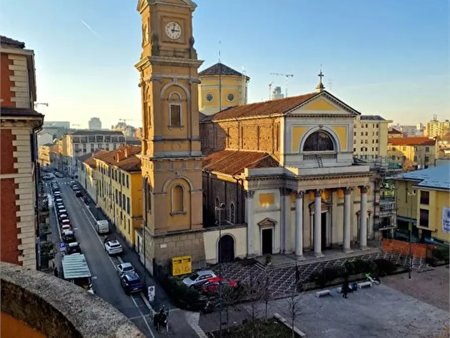 Immagine 9 di Appartamento in vendita  11 a Milano