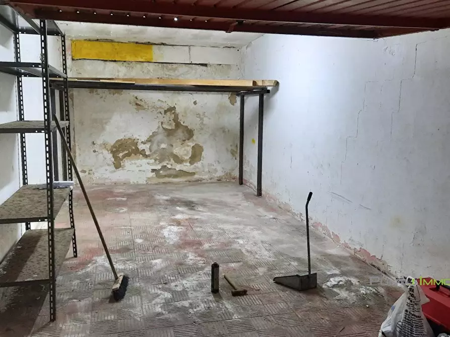Immagine 5 di Garage in vendita  250 a Brindisi