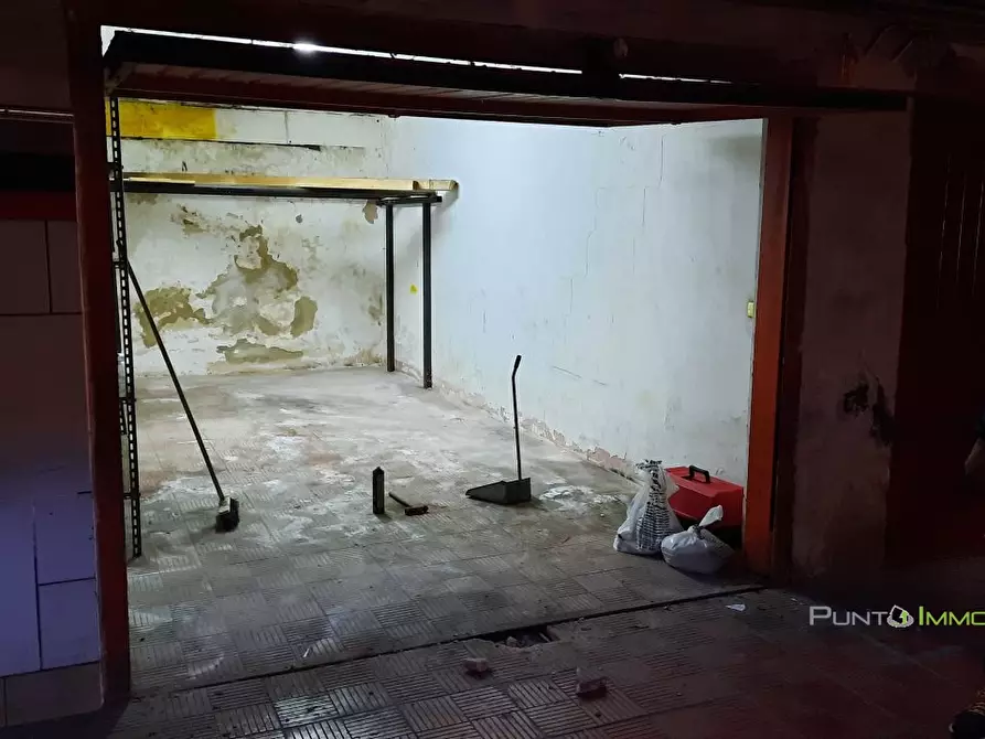 Immagine 6 di Garage in vendita  250 a Brindisi