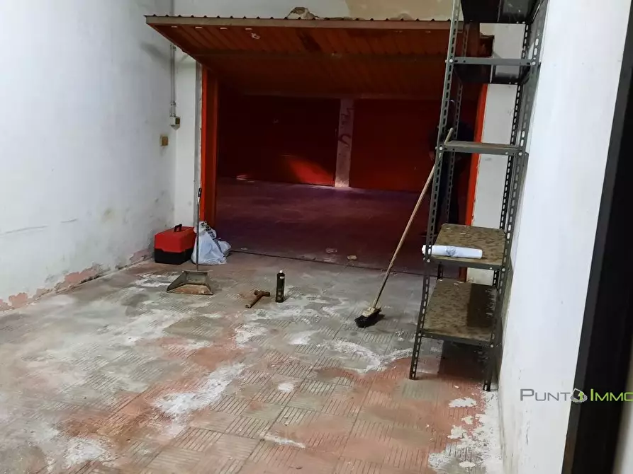 Immagine 7 di Garage in vendita  250 a Brindisi