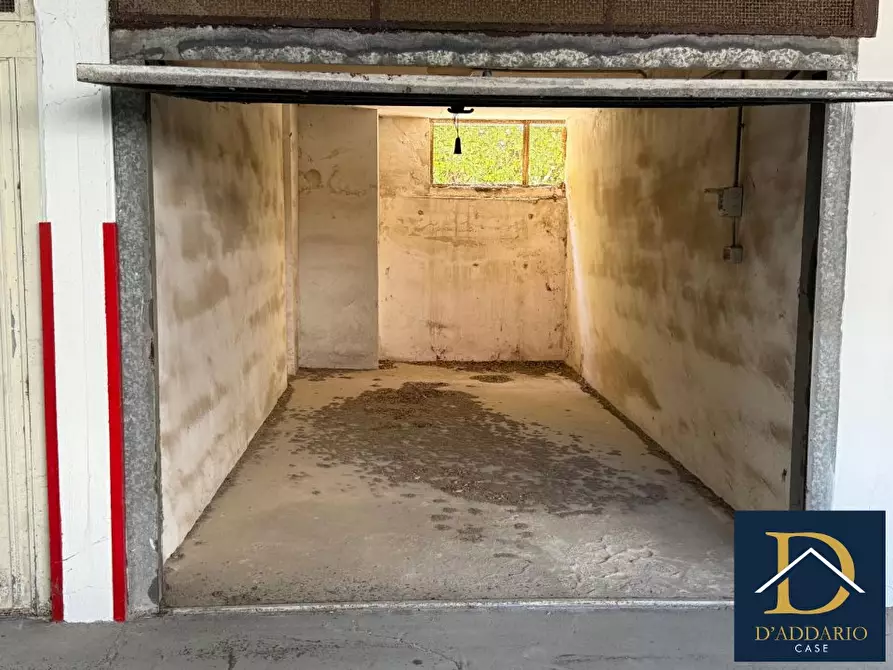 Immagine 3 di Garage in vendita  21 a Taranto