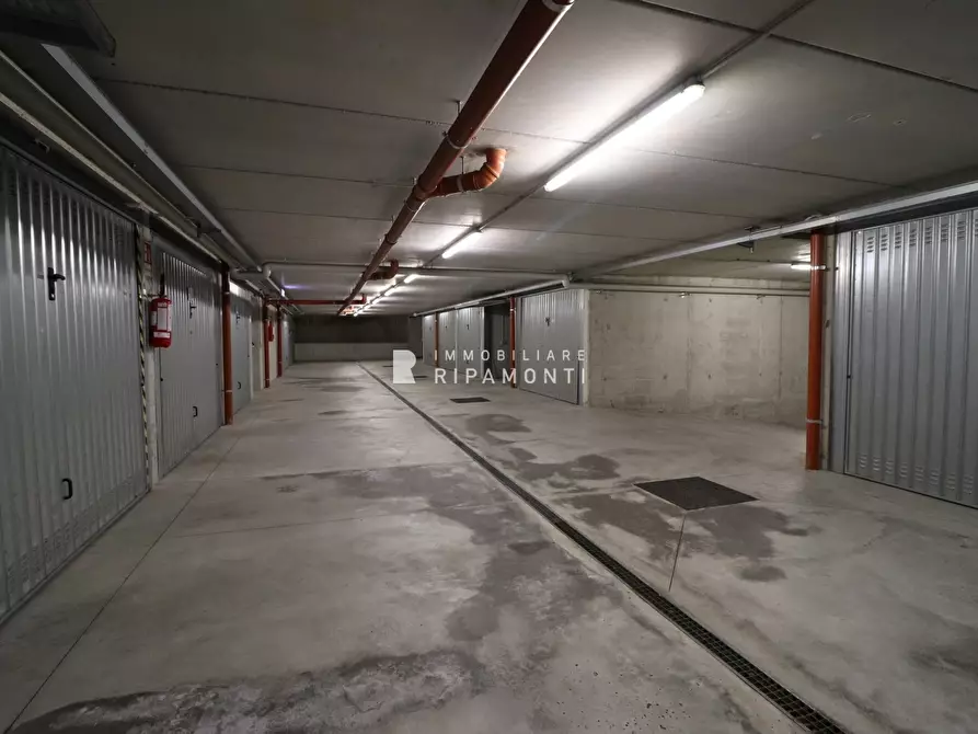 Immagine 5 di Garage in vendita  a Lecco
