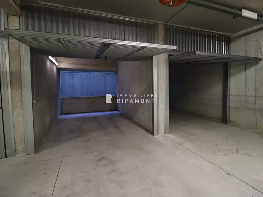 Immagine 3 di Garage in vendita  a Lecco