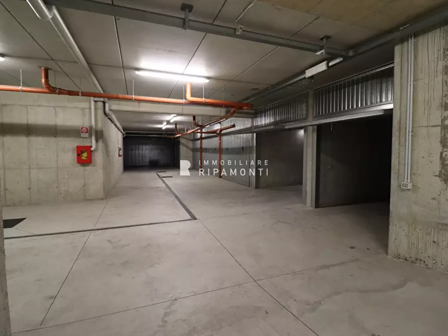 Immagine 4 di Garage in vendita  a Lecco