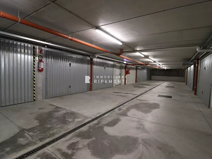 Immagine 6 di Garage in vendita  a Lecco