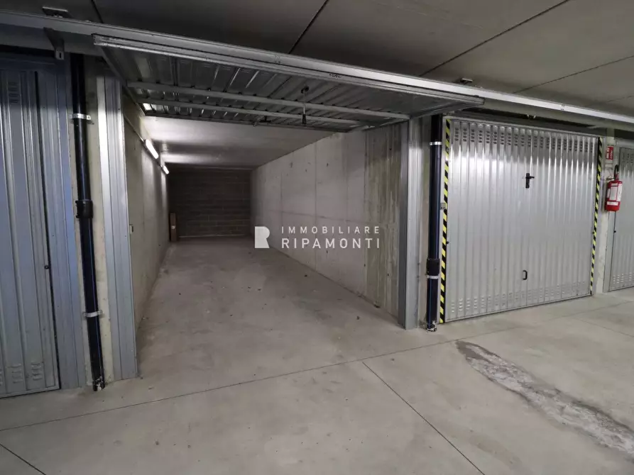 Immagine 3 di Garage in vendita  a Lecco