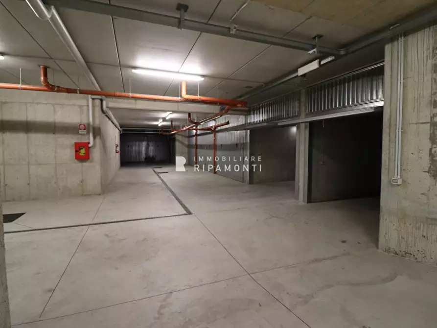Immagine 2 di Garage in vendita  a Lecco