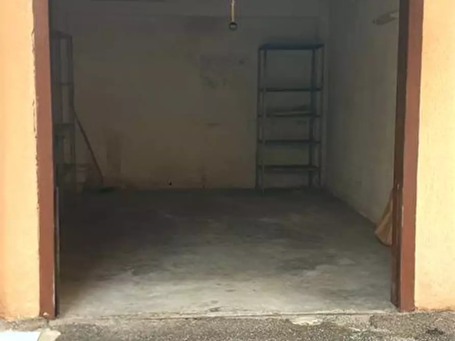 Immagine 2 di Garage in vendita  a Palermo