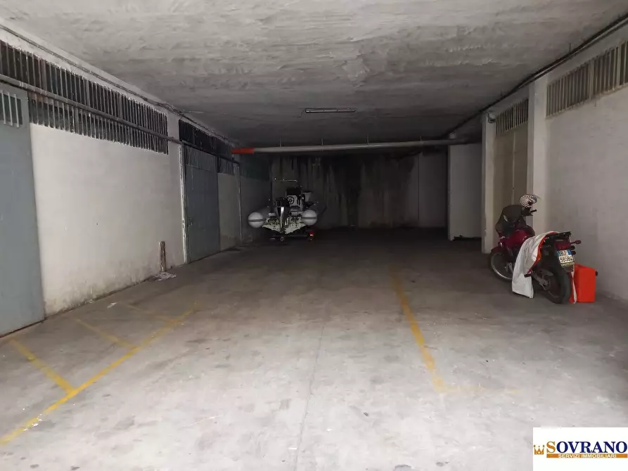 Immagine 2 di Garage in vendita  a Palermo