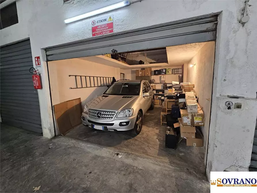 Immagine 2 di Garage in vendita  a Palermo