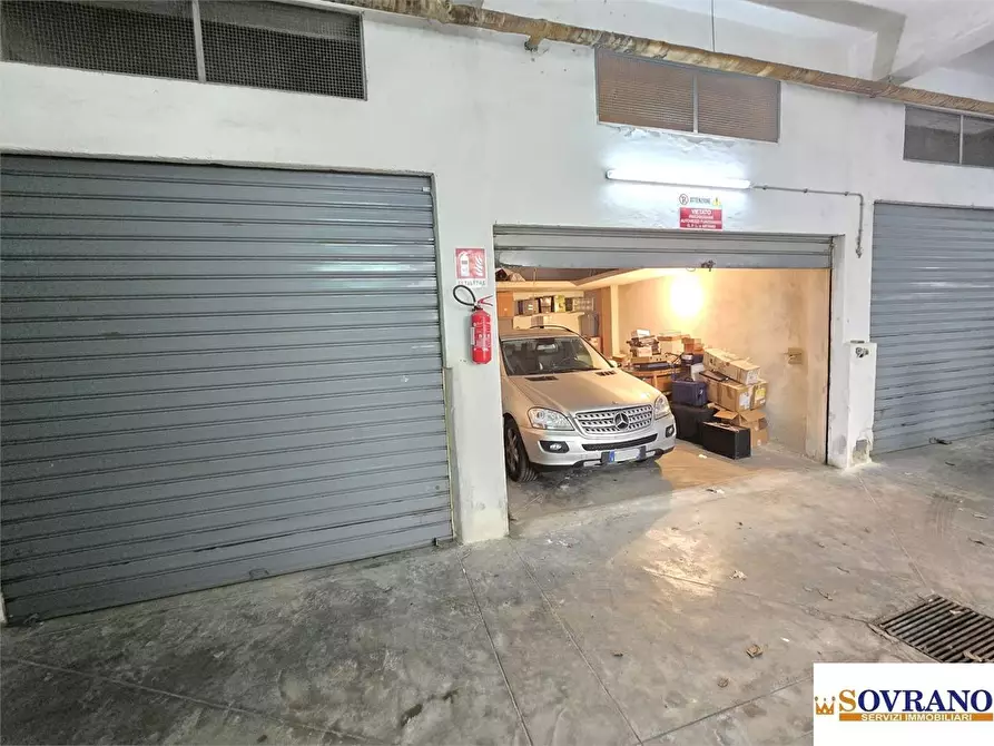 Immagine 1 di Garage in vendita  a Palermo