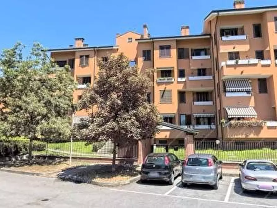 Immagine 3 di Garage in vendita  3 a Assago