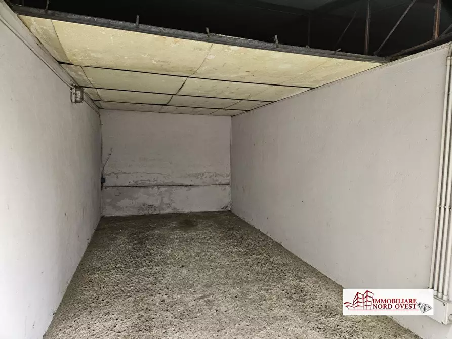 Immagine 2 di Garage in vendita  80 a Magenta