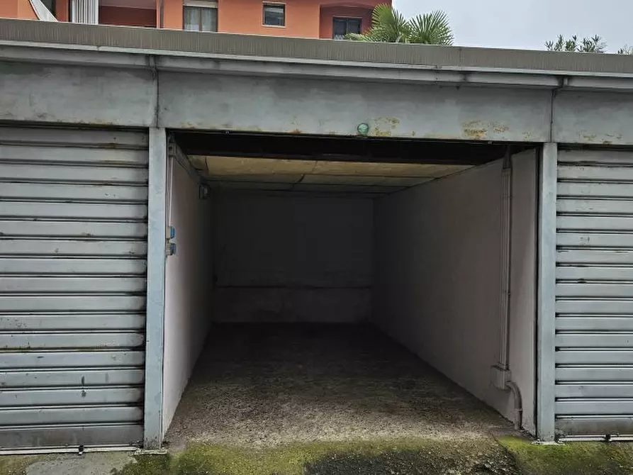 Immagine 1 di Garage in vendita  80 a Magenta