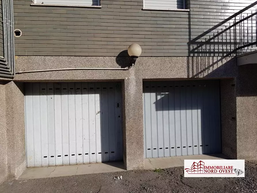 Immagine 5 di Garage in vendita  84 a Magenta