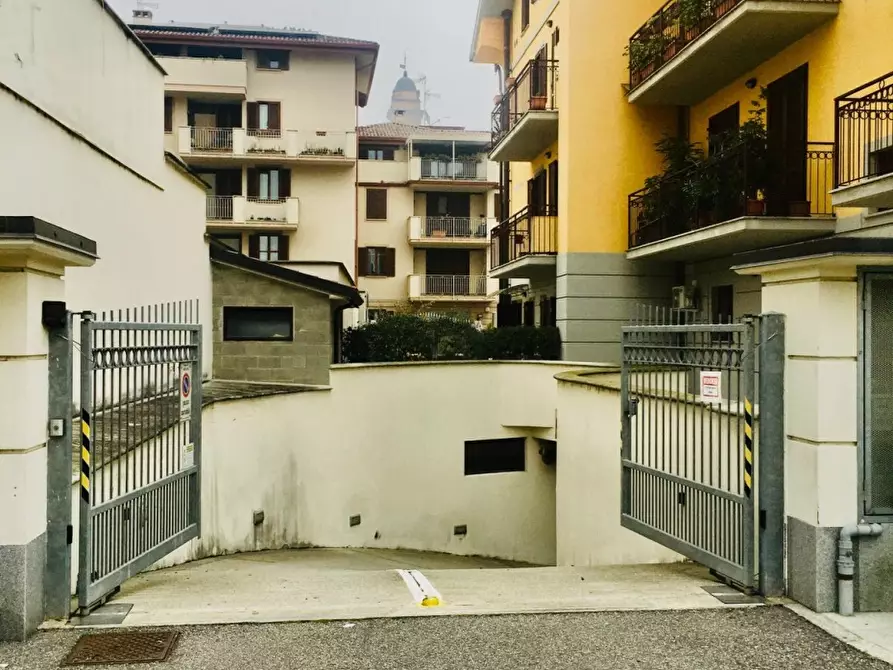 Immagine 1 di Garage in vendita  a Arluno